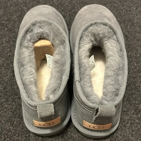 Uggs - Picture 2 of 5